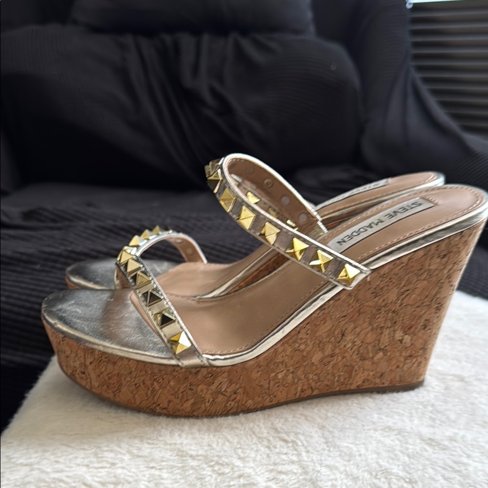 Steve Madden Gold and Brown Wedge Sandals - Picture 3 of 5